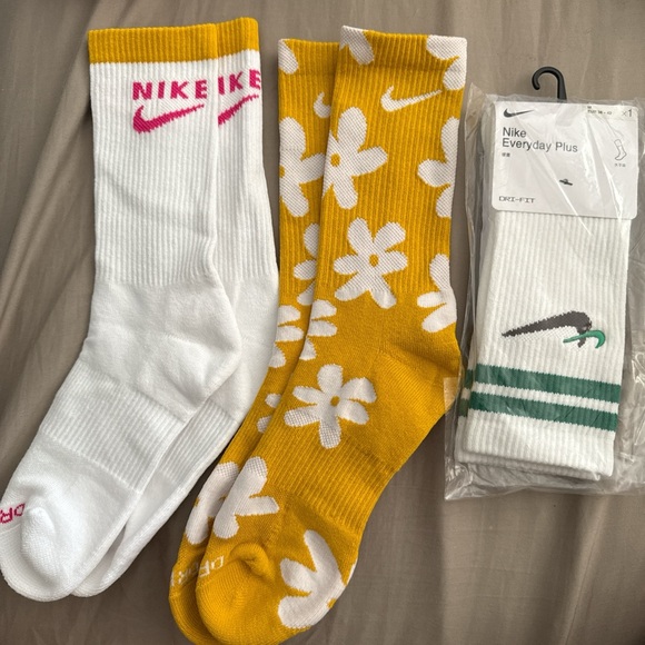 Nike  Socks - White, Yellow, Pink, Green - Picture 1 of 1